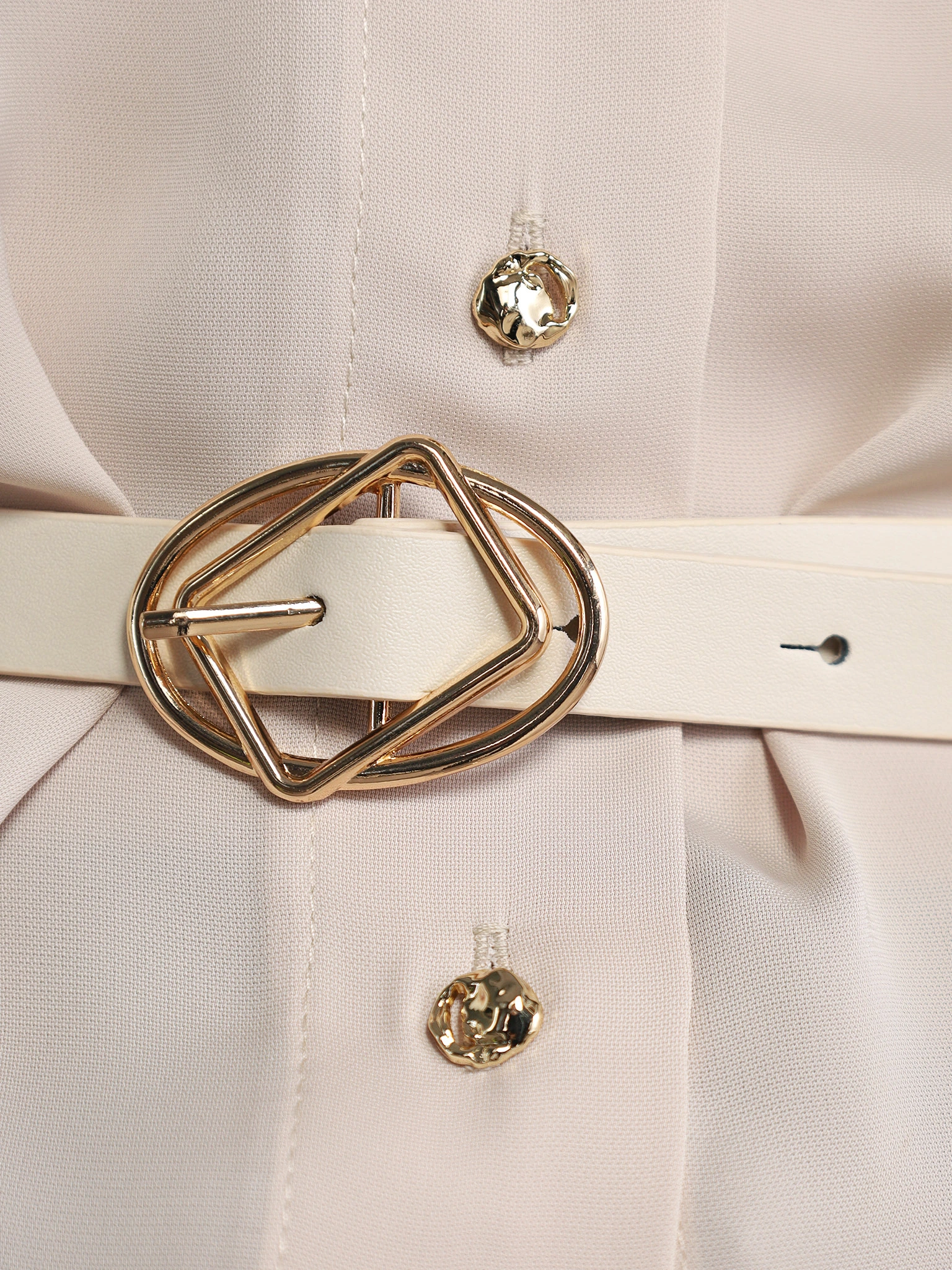 Блуза бежевого цвета с рюшами